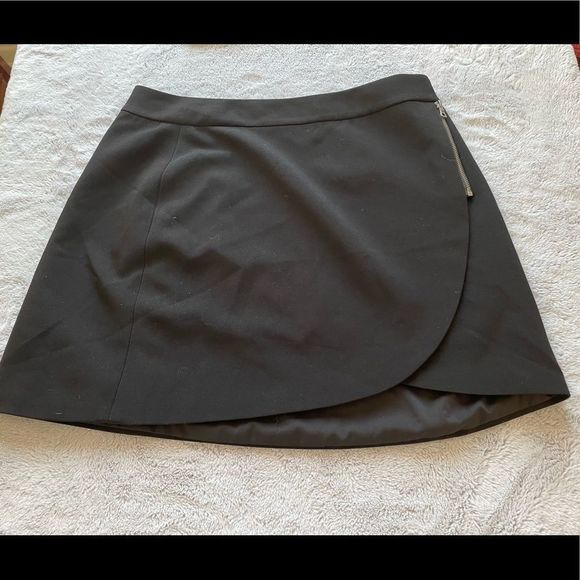 Alice + Olivia - Black Mini Skirt - size 12 - Picture 8 of 8